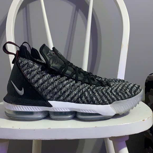 Nike basketball shoes main image 4